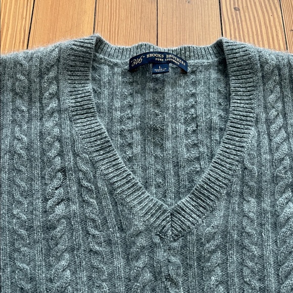 Brooks Brothers cashmere sweater - Picture 4 of 6